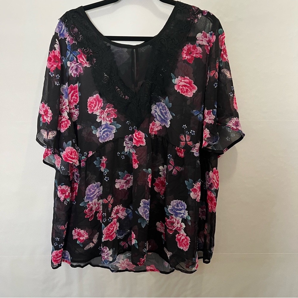 Torrid Black and Pink Flutter Sleeve Floral Womens Blouse Lace Neckline Size 3
